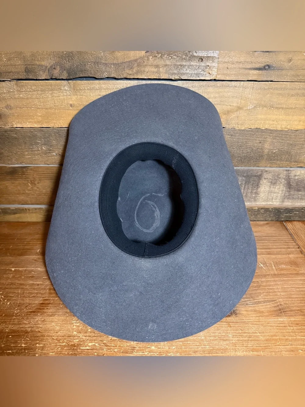 Youth Western Cowboy Hat Gray Felt. Crown is 21” around on the inside. No liner.